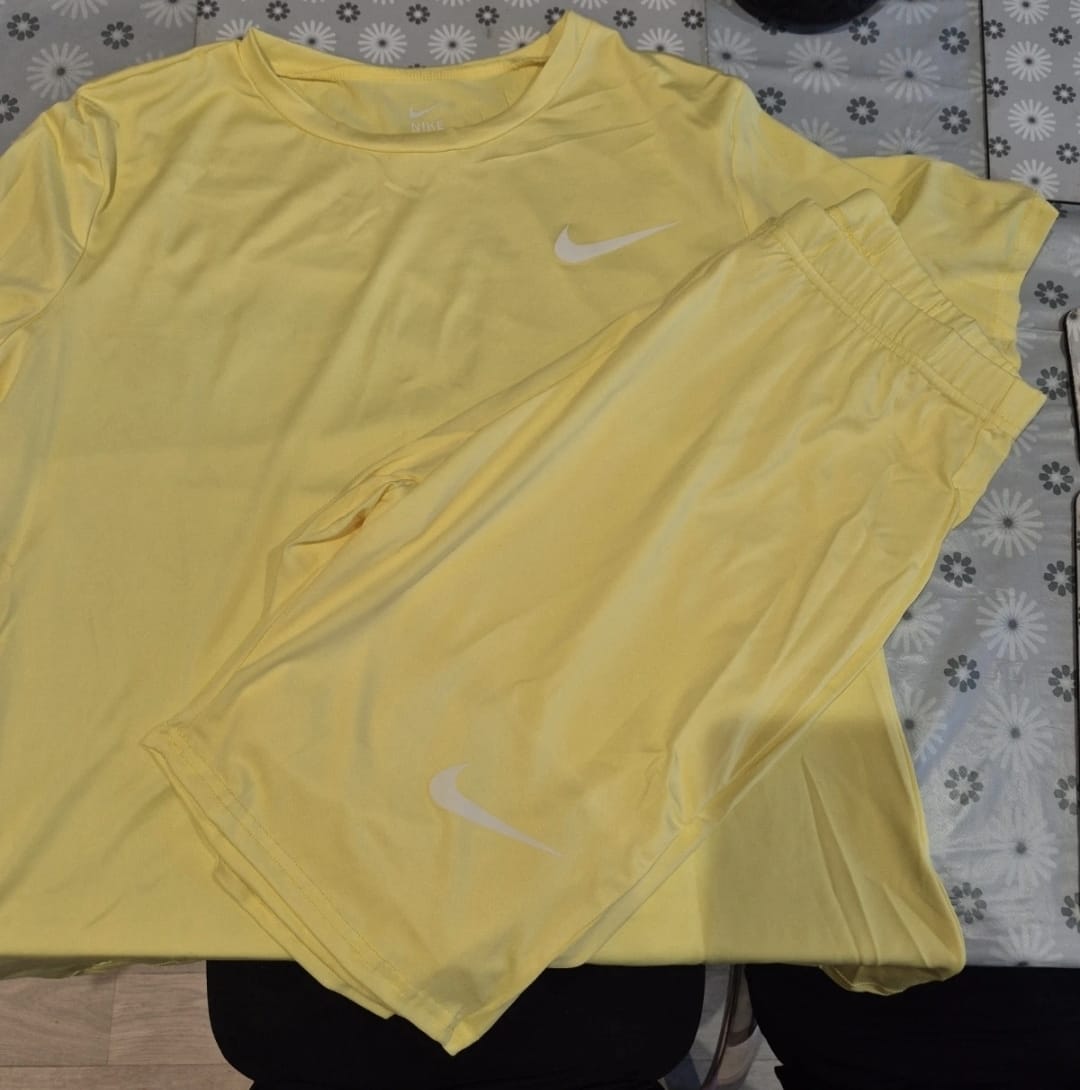 Women’s Dri-FIT T-Shirt & Shorts Set